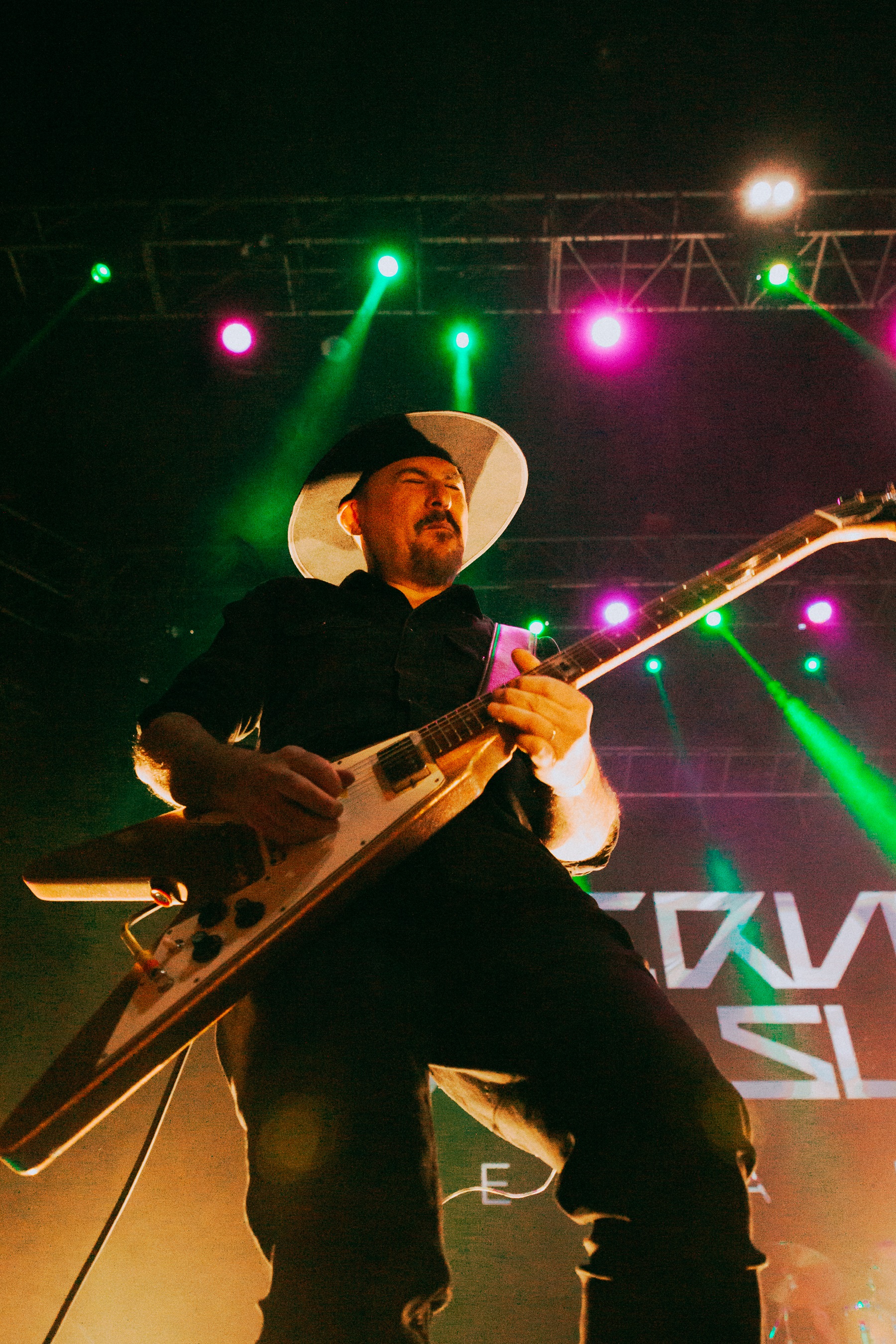 Kuervos del Sur - Lanzamiento "De la Luz"